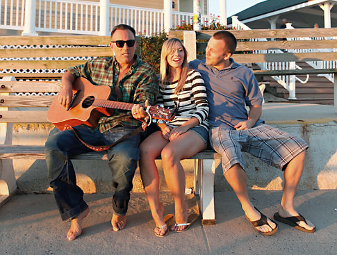 Springsteen in NJ couple’s engagement&nbsp;photo